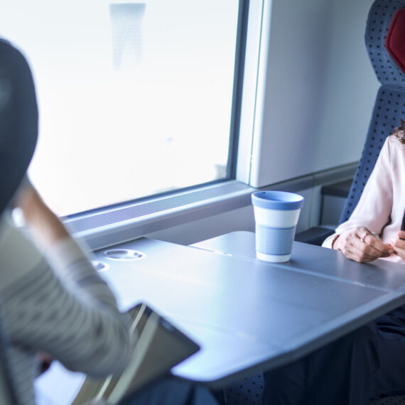 Quiz: Testez vos connaissances en mobilité (deux femmes dans le train)