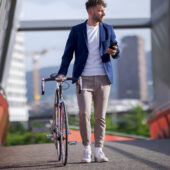 Well thought-out AI governance is key to using AI effectively in the company. Interview (image: a man pushes a bicycle over a bridge)